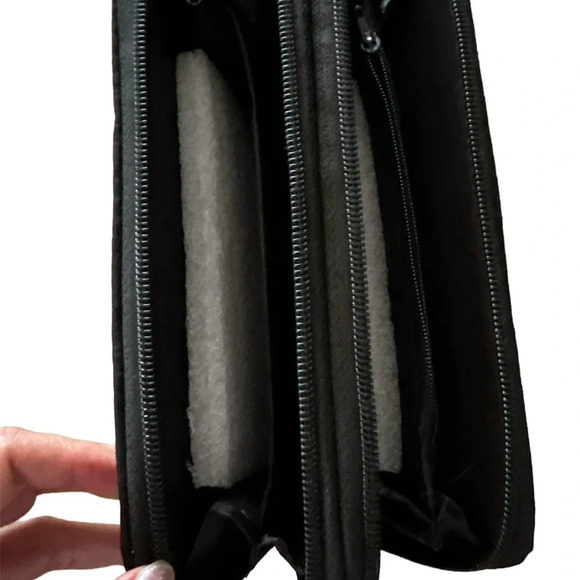 Black Embroidered Elephant Design Wallet Wristlet Brand New - Picture 4 of 4